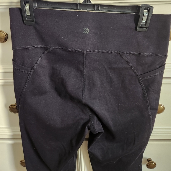 All in Motion Black Pocket Leggings - Picture 5 of 5